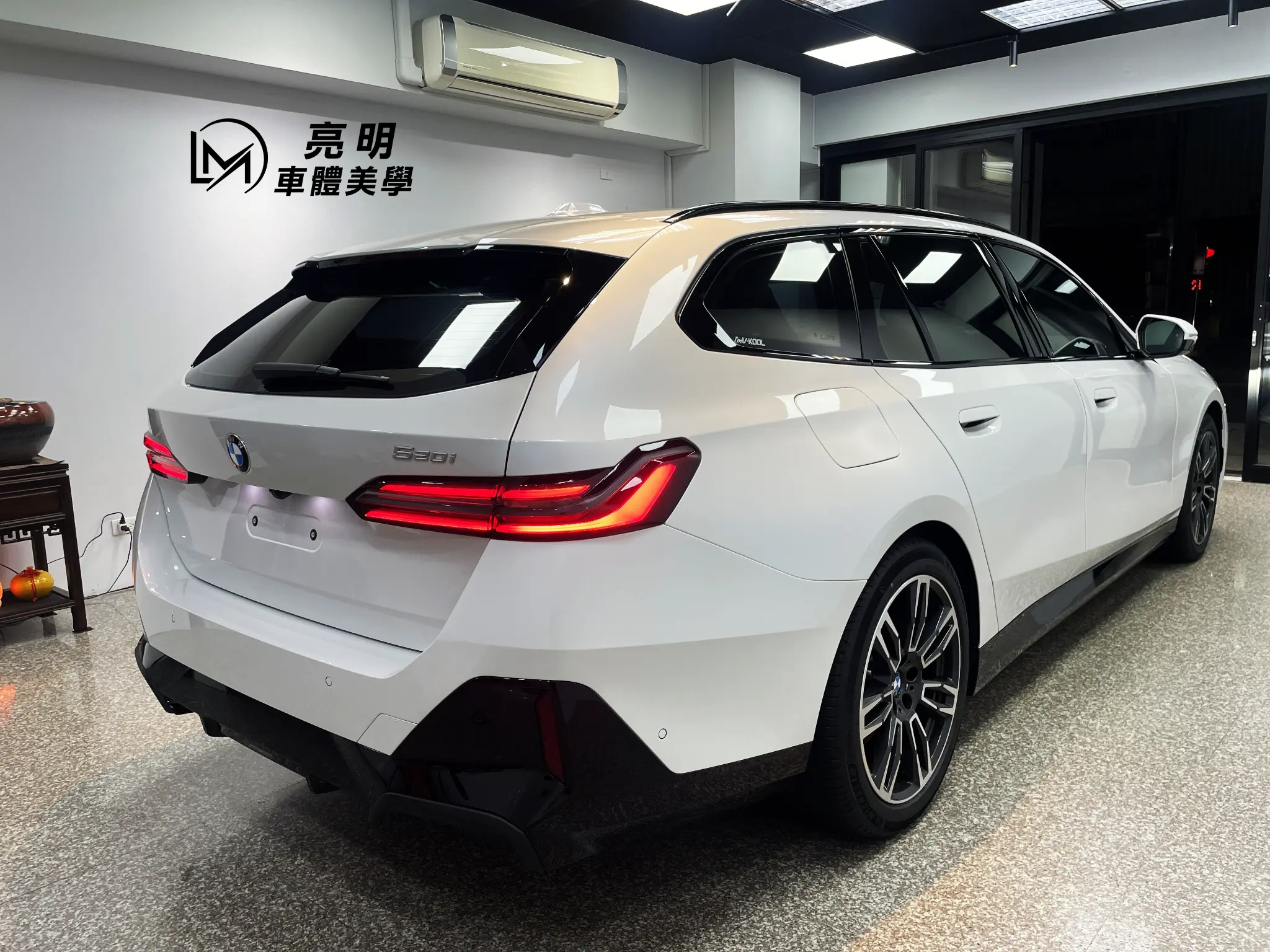 亮明車體美學包膜照片