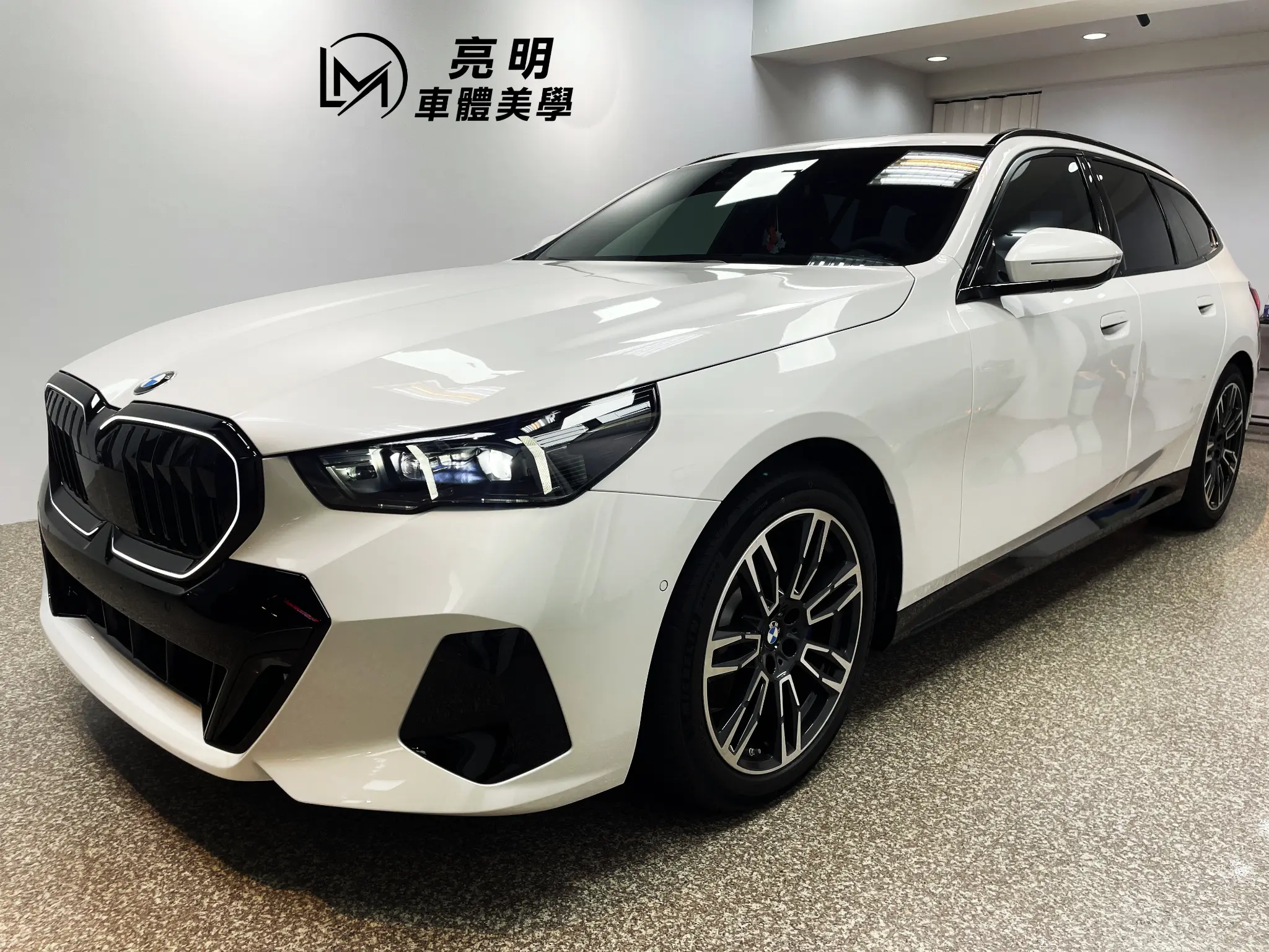亮明車體美學包膜照片